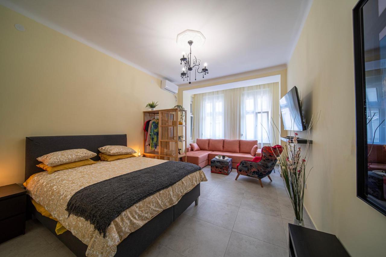 Sunlit Artist Appartamento Belgrado